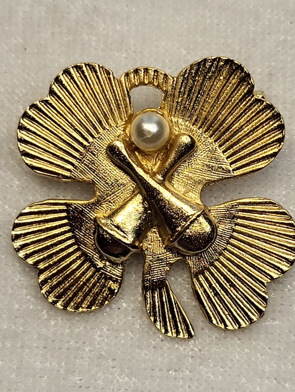 Vintage Gold-tone Bowling Pin Clover Brooch / Pin